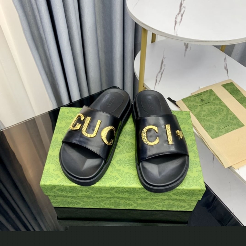 G*u*i slippers